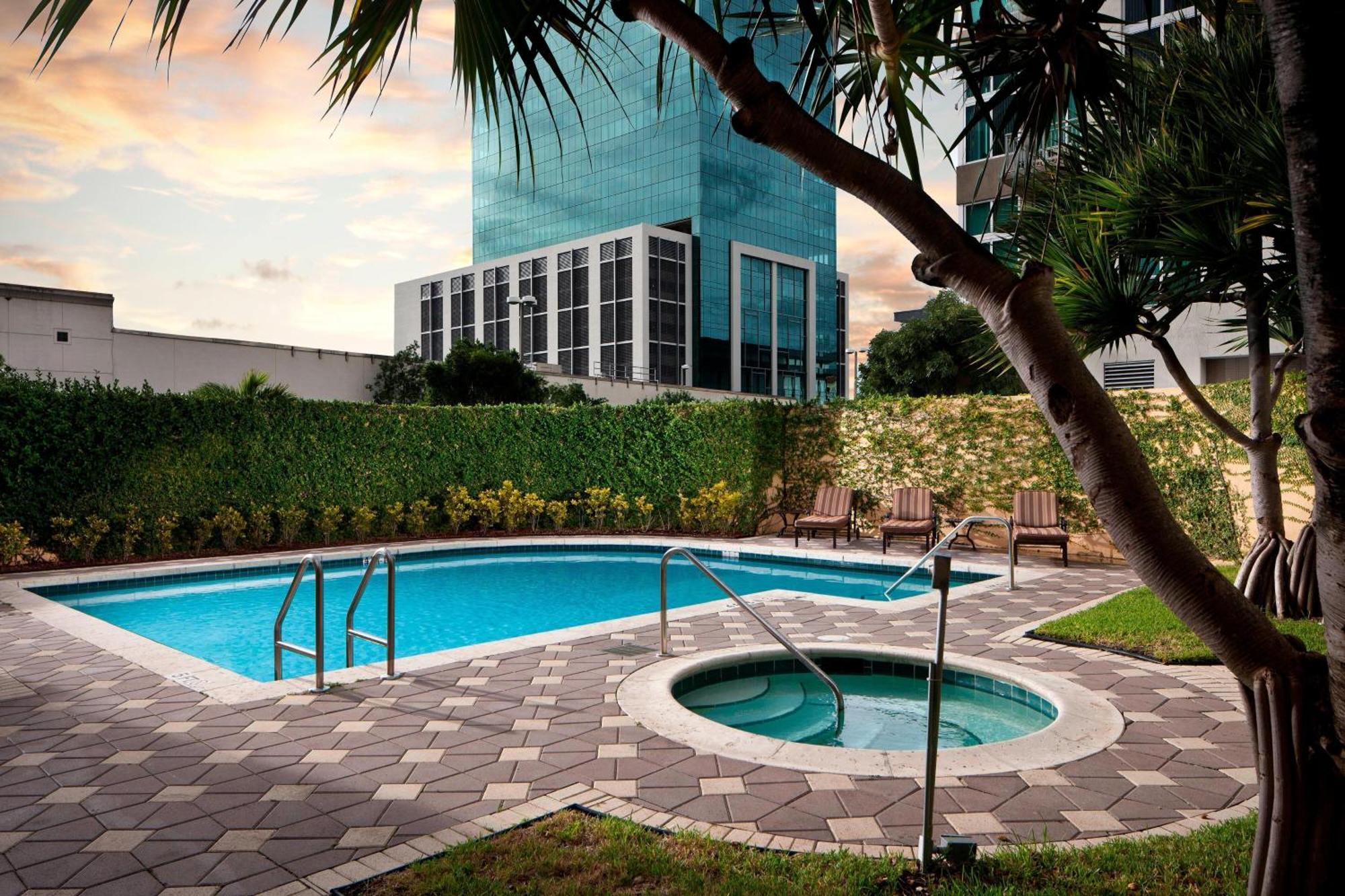 Courtyard Miami Dadeland Hotell Glenvar Heights Exteriör bild