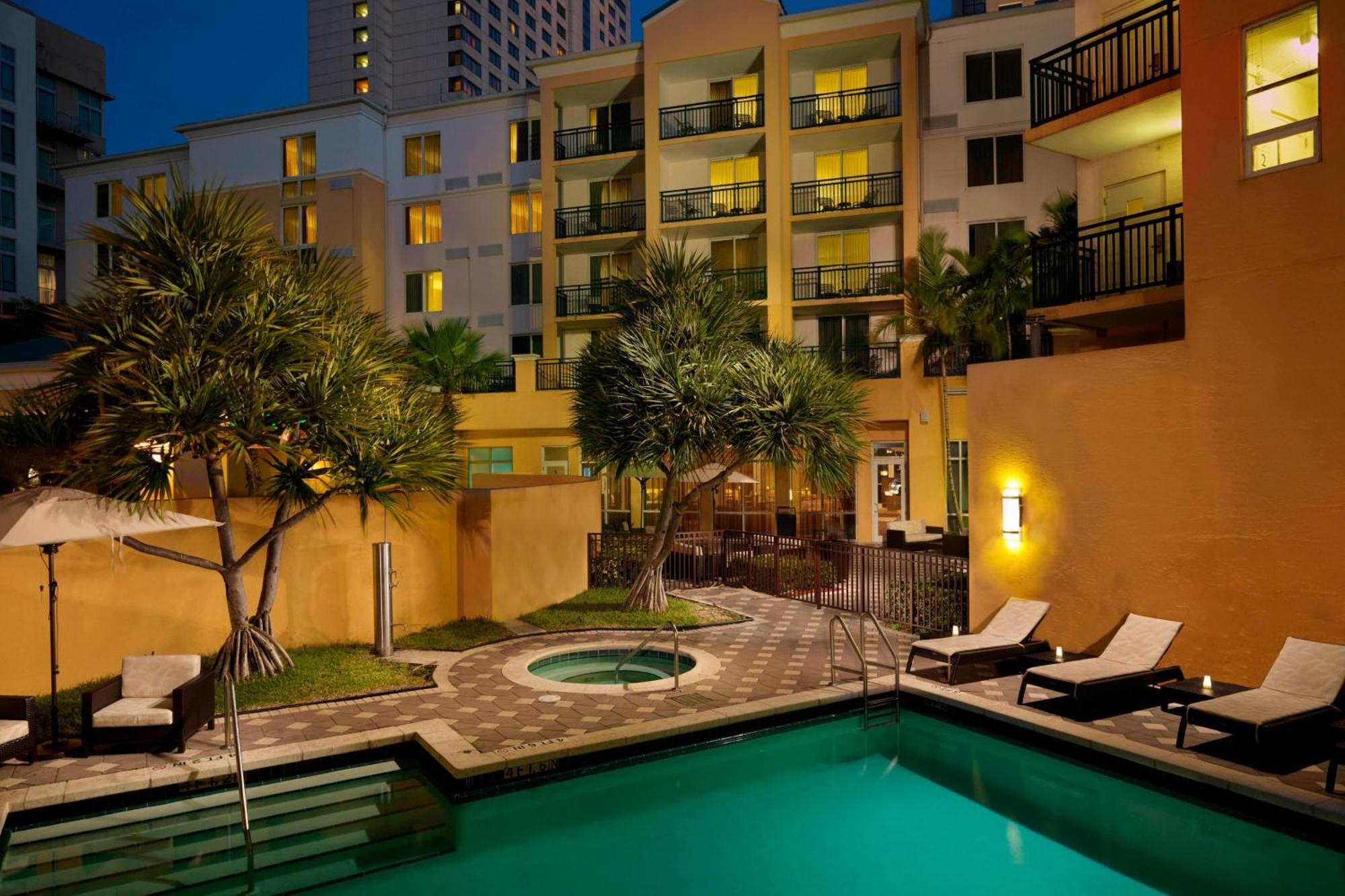 Courtyard Miami Dadeland Hotell Glenvar Heights Exteriör bild